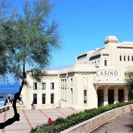 Front De Avec Piscine Et Balcon A - Fr-1-3-412 *