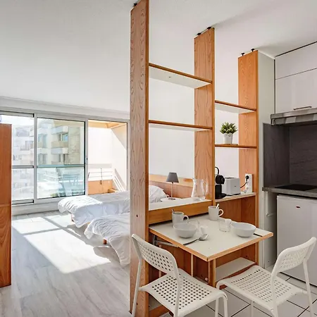 Front De Avec Piscine Et Balcon A - Fr-1-3-412 Apartment
