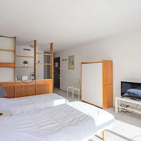 Apartment Front De Avec Piscine Et Balcon A - Fr-1-3-412