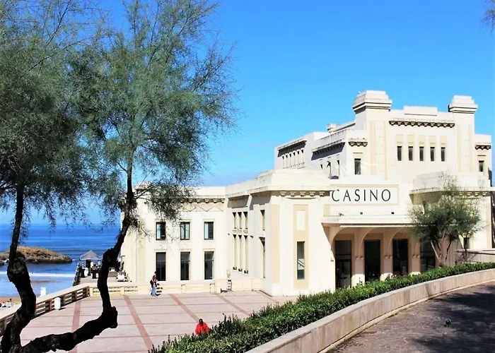 Front De Avec Piscine Et Balcon A - Fr-1-3-412 *